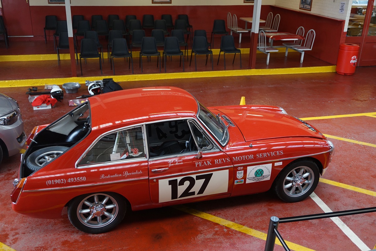 MG B GT 1972 Racer