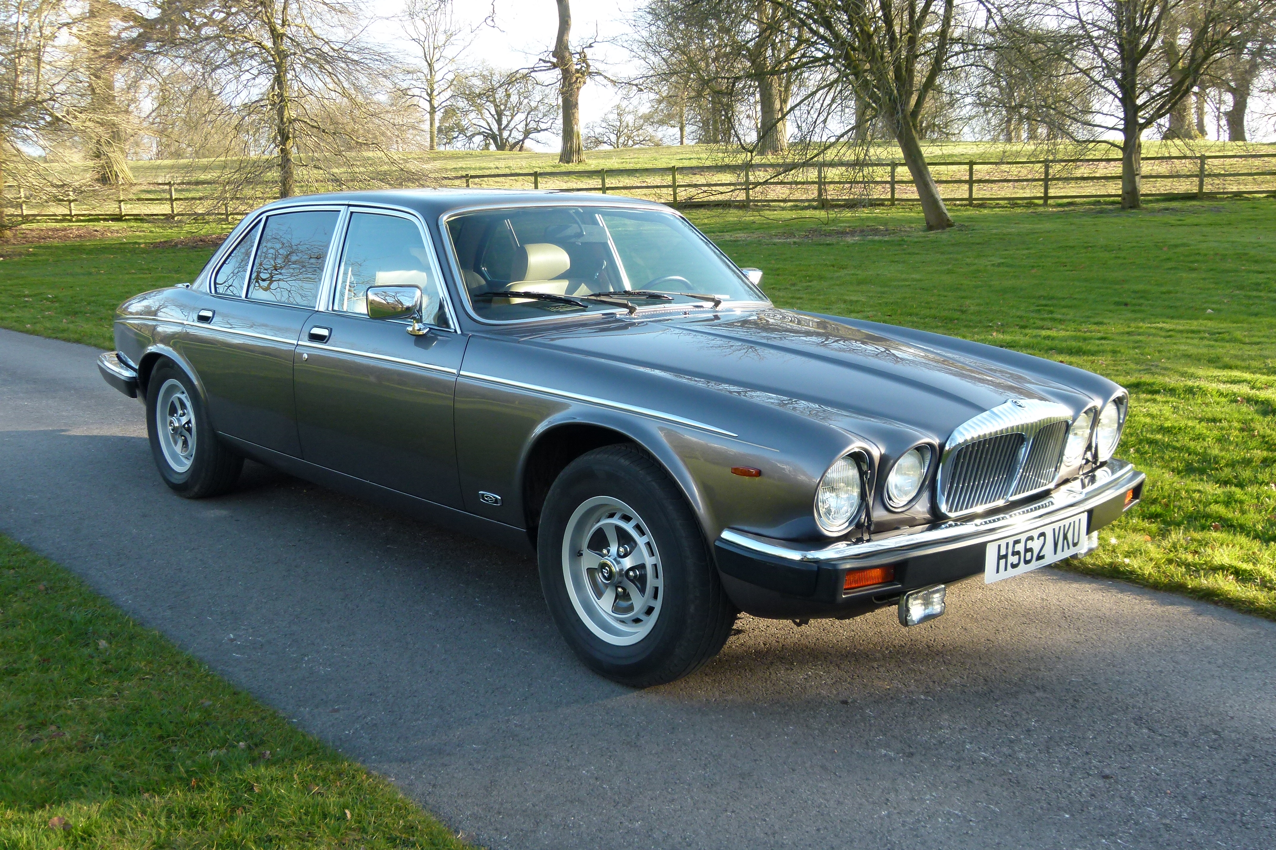 1990 Daimler Double Six Series 3 saloon