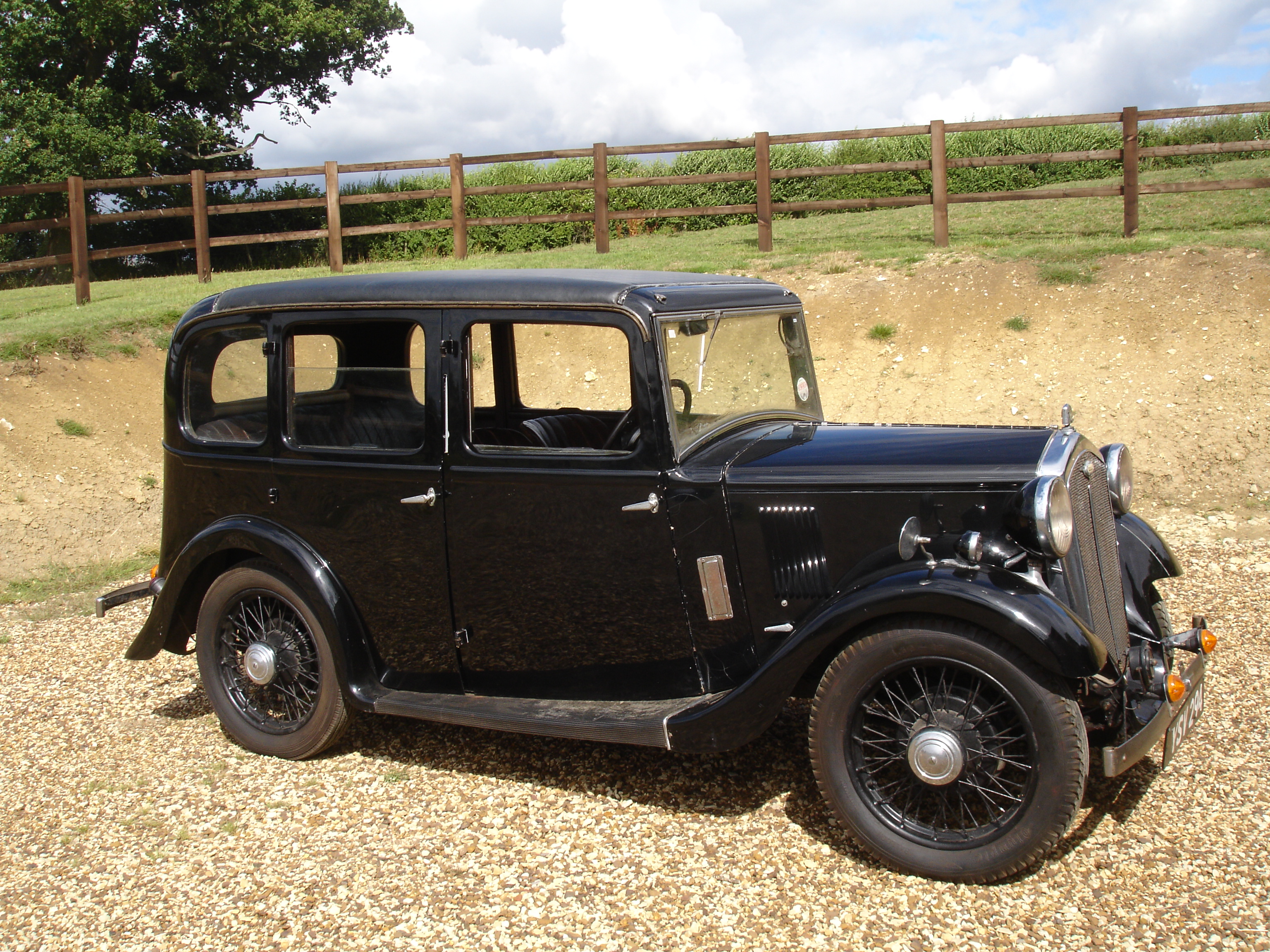 1934 Wolseley Saloon 9