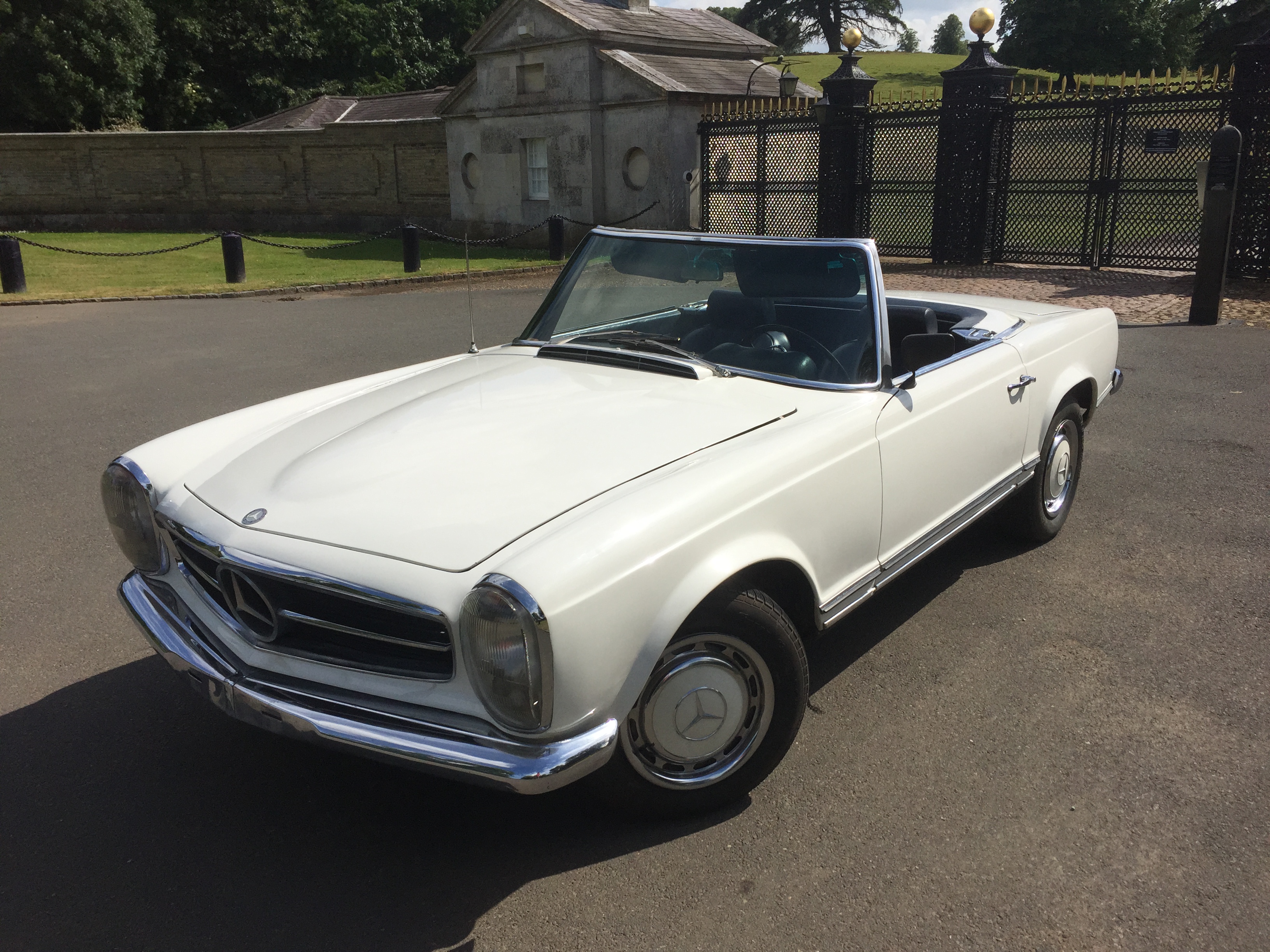 1967 Mercedes-Benz 230SL Pagoda