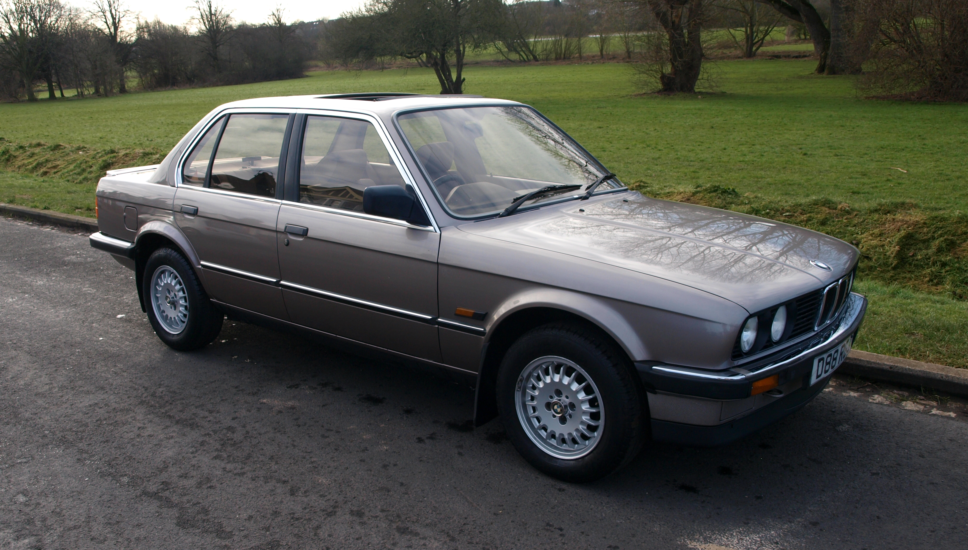 1987 BMW E30 320i