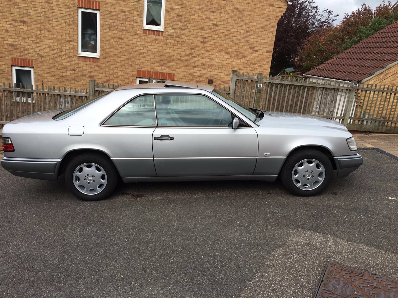 1993 Mercedes-Benz W124 E220 Coupe