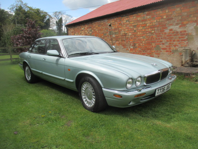 1999 Jaguar XJ8