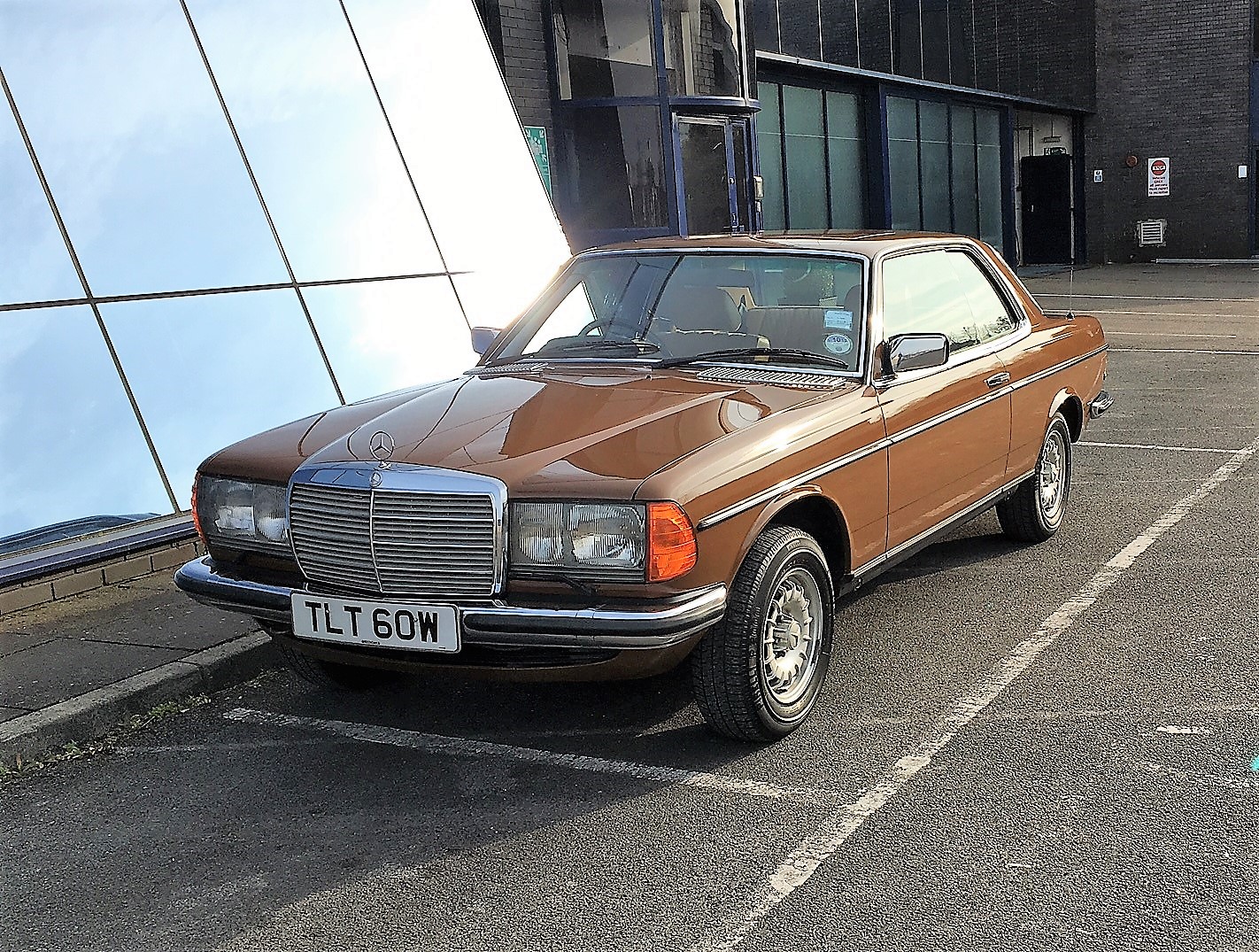 1981 Mercedes-Benz 230 CE (W123)
