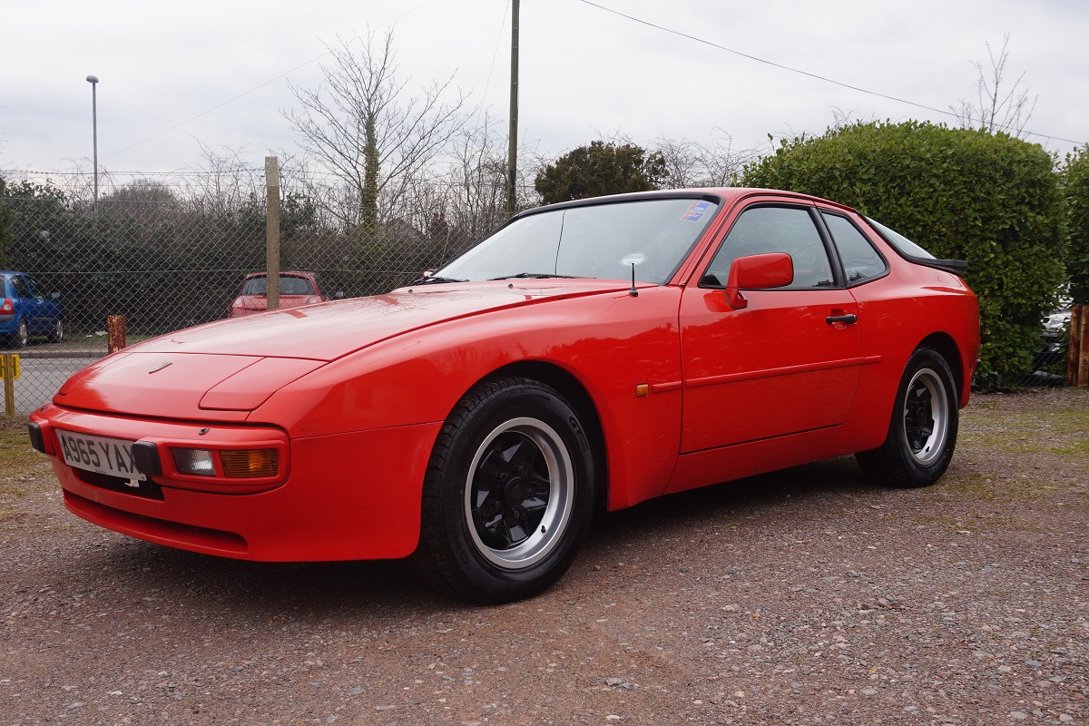 Porsche 944 LUX 1983