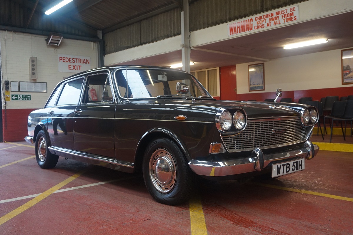 Austin 3 Litre Saloon