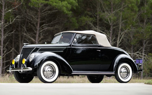 1937 Ford DeLuxe Cabriolet