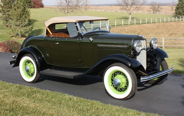 1932 Ford Model 18 V-8 Deluxe Roadster