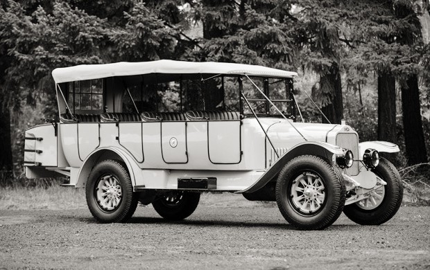 1925 White Model 15-45 Yellowstone Park Touring Bus