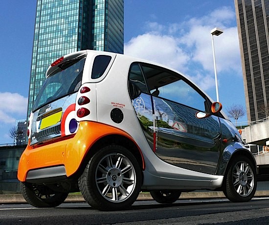 SMART , modÃ¨le spÃ©cial designed by jean Charles de Castelbajac 2004