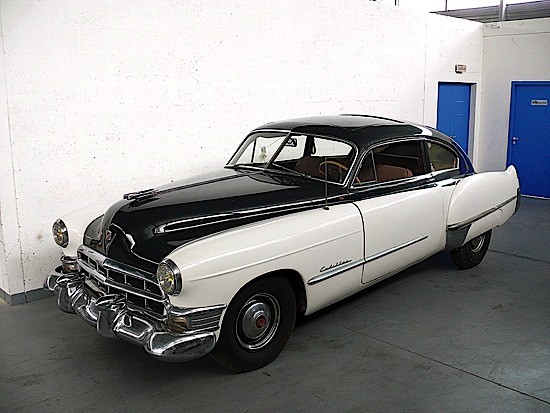 CADILLAC Series 61 Sedanette 1949  NumÃ©ro de sÃ©rie : # 496137697 Mot