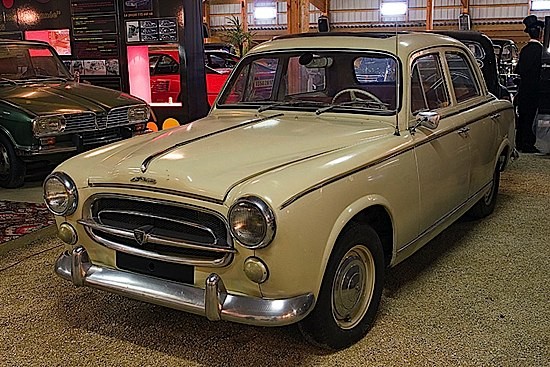 peugeot 403 â€“ berline 1957 type 403/8 nÂ° De SÃ©rie : 2517557 puiSSAnC