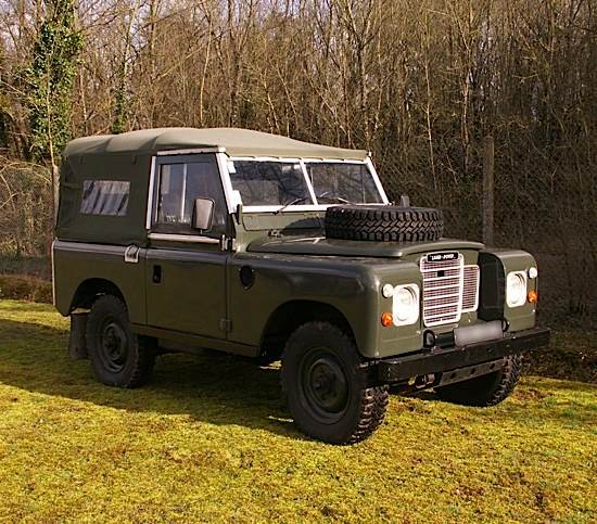LAND ROVER SÃ©rie III 88 bÃ¢chÃ© 1972    Moteur : quatre cylindres en l