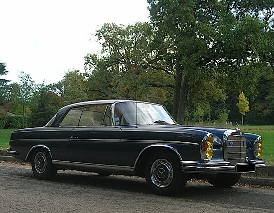 MERCEDES BENZ 300 SE coupÃ© 1963 # W11202112003192 Couleur bleu nuit,