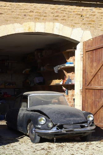 RECONSTITUTION: CITROEN DS19 (1960) NO RESERVE
