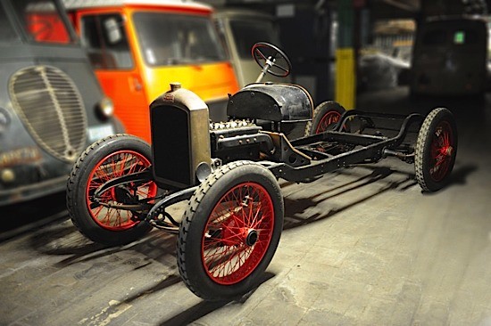 PEUGEOT Type : 153 chÃ¢ssis nu 1915 NumÃ©ro de sÃ©rie : 21 454 Moteur : 4