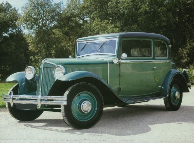 1932 RENAULT VIVASTELLA COACH