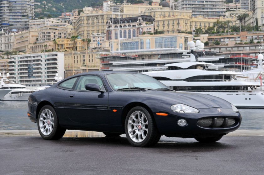2002 JAGUAR XKR COUPE Moins de 9 000 km d'origine