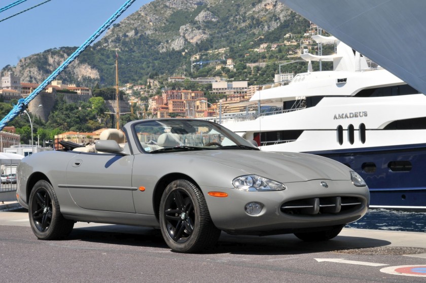 2003 JAGUAR XK8 CABRIOLET Moins de 47 000km d'origine