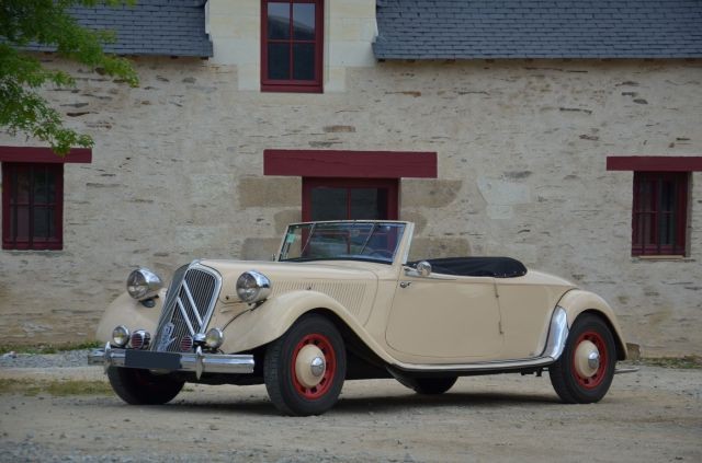 1951 CitroÃ«n Traction 15-Six, cabriolet par Marcel Bonhoure