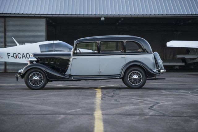 1934 Renault Vivastella Limousine (PG9)