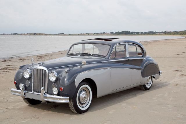 1957 Jaguar MkVIII berline