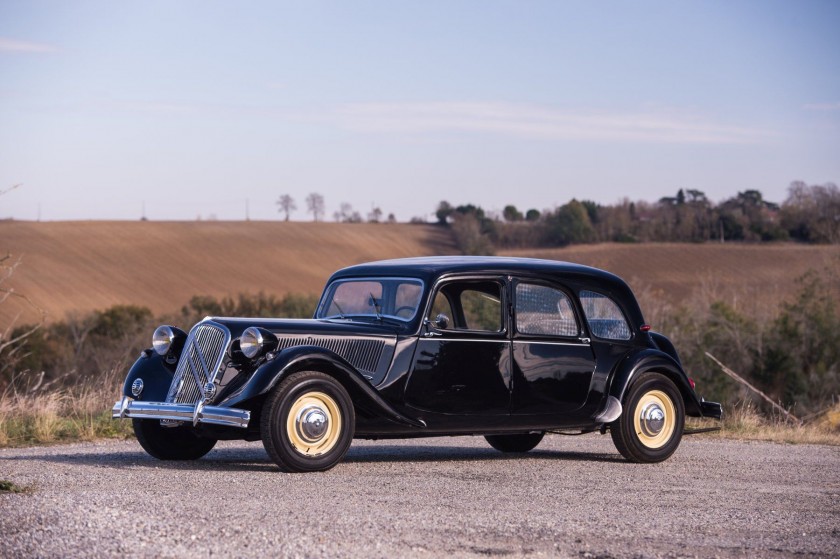 1954 CitroÃ«n Traction 15-Six D limousine familiale