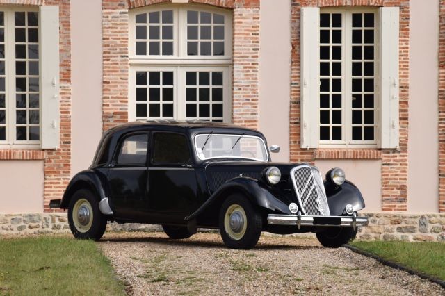 1952 CitroÃ«n Traction 15/6 malle plate