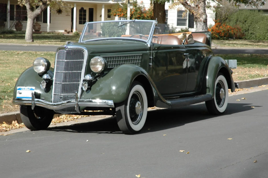 1935 Ford Deluxe Roadster