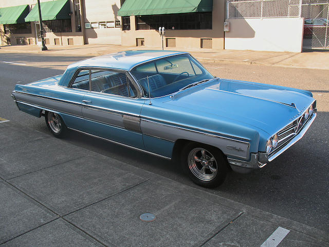 1962 Oldsmobile Starfire 2-door Hardtop