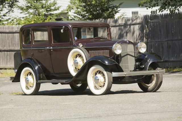 1932 Ford Model 18 Deluxe Fordor Sedan