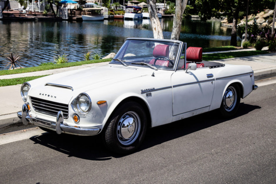 L20B-Powered 1969 Datsun 2000 Roadster 5-Speed