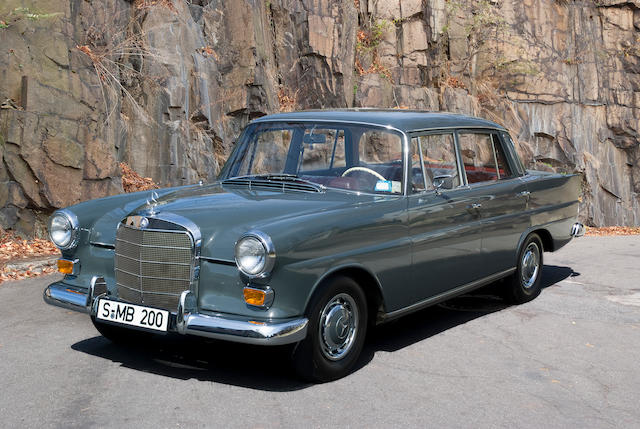 1966 Mercedes-Benz 200 Sedan