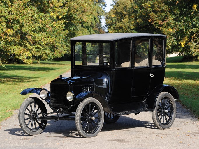 1923 Ford Model T Centre-Door Sedan