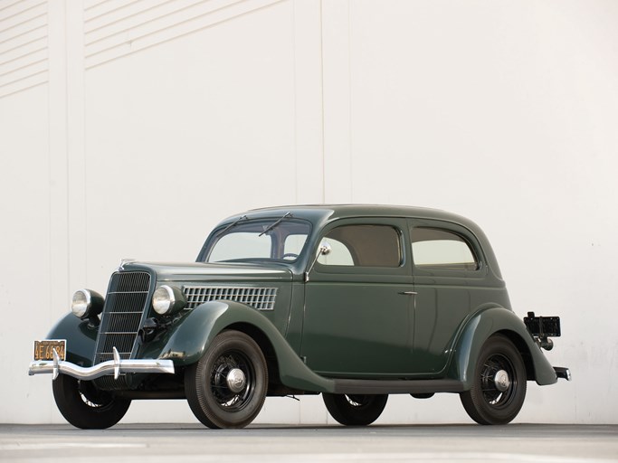 1935 Ford Standard Tudor Sedan