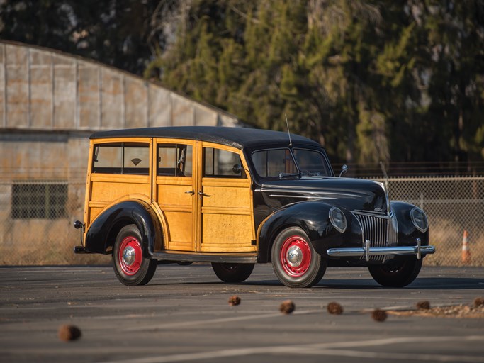 1939 Ford V-8 DeLuxe Station Wagon