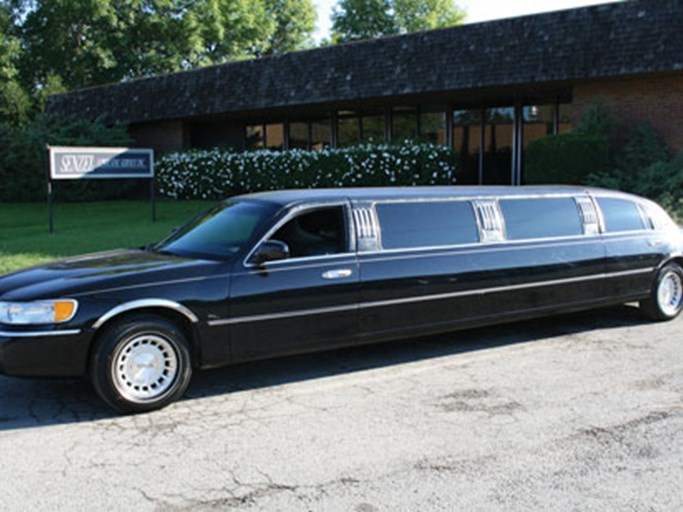 1998 Lincoln 10-Passenger Limousine