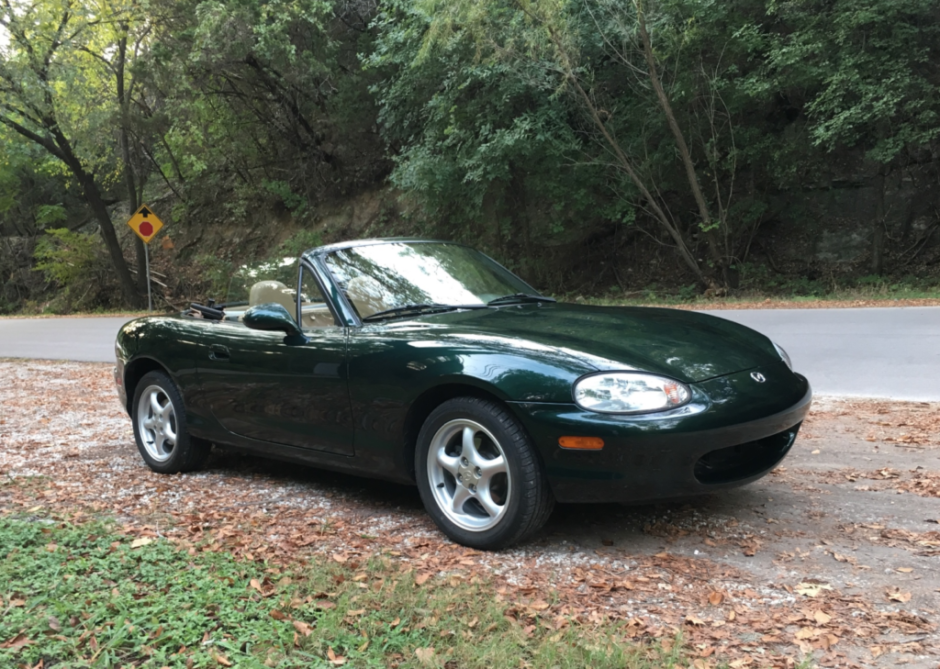 2800-Mile 1999 Mazda MX-5 Miata 5-Speed