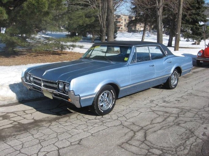 1966 Oldsmobile Cutlass 4D