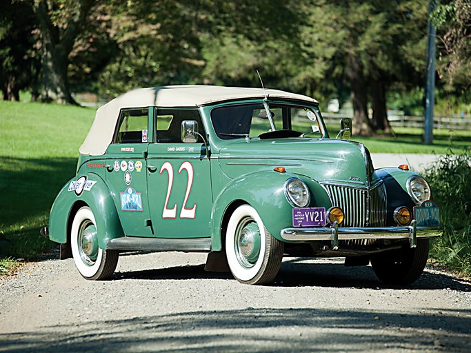 1939 Ford V-8 DeLuxe Convertible Sedan