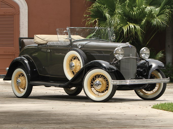 1932 Ford V-8 DeLuxe Roadster