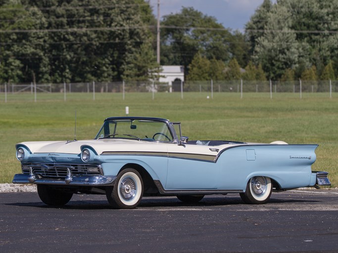 1957 Ford Fairlane 500 Skyliner