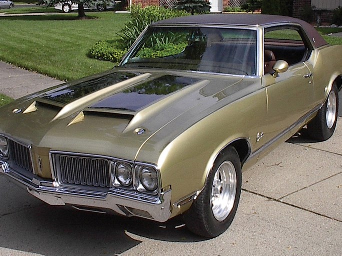 1970 Oldsmobile Cutlass Supreme 2D