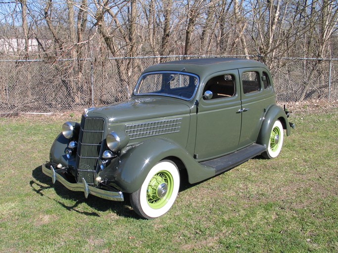 1935 Ford Deluxe 4D