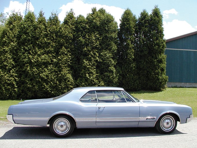 1966 Oldsmobile Starfire 2D