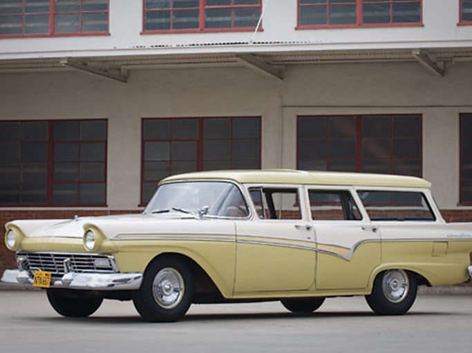 1957 Ford 6-Passenger Country Sedan