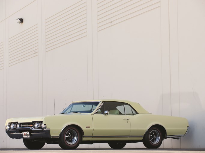 1967 Oldsmobile Cutlass Supreme 442 Convertible W30 Force-Air-Equipped