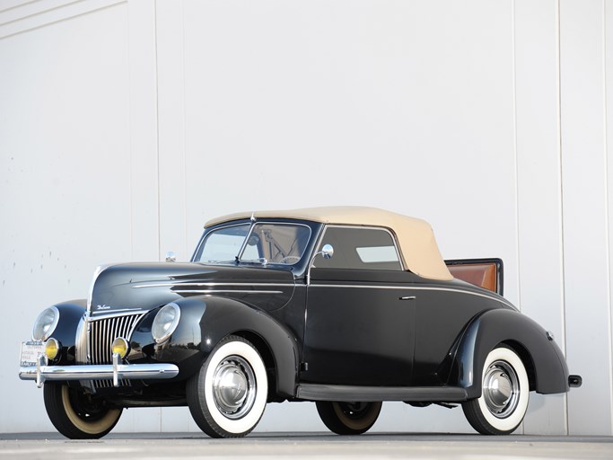 1939 Ford Deluxe Convertible Coupe