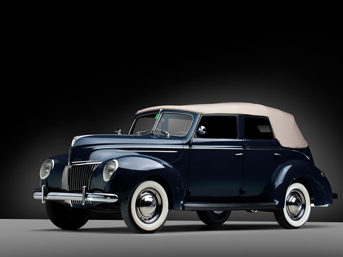 1939 Ford Deluxe Convertible Sedan