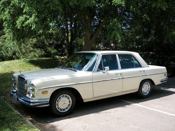 1969 Mercedes-Benz 280SE Sedan